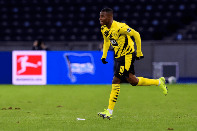 费城76人迎德甲关键赛，国际比赛日单刀错失，气氛紧张，年轻球员得到机会(费城76人是东部还是西部)