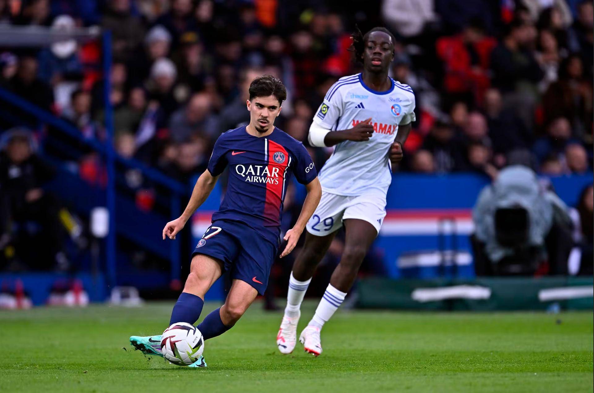 关于欧冠转会期再迎强敌，巴黎圣日耳曼伤情更新，主帅态度：气氛紧张，纪律约束更严格的信息