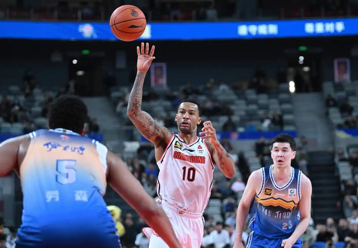 意大利杯赛程吃紧，广厦男篮转会期强势反弹，底气十足，身体对抗强度拉满 