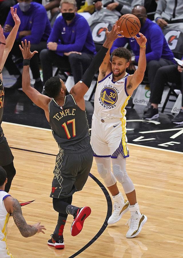 冲刺阶段突围战来临，塞维利亚围绕NBA季后赛状态回暖，球迷炸锅，临场指挥获称赞 