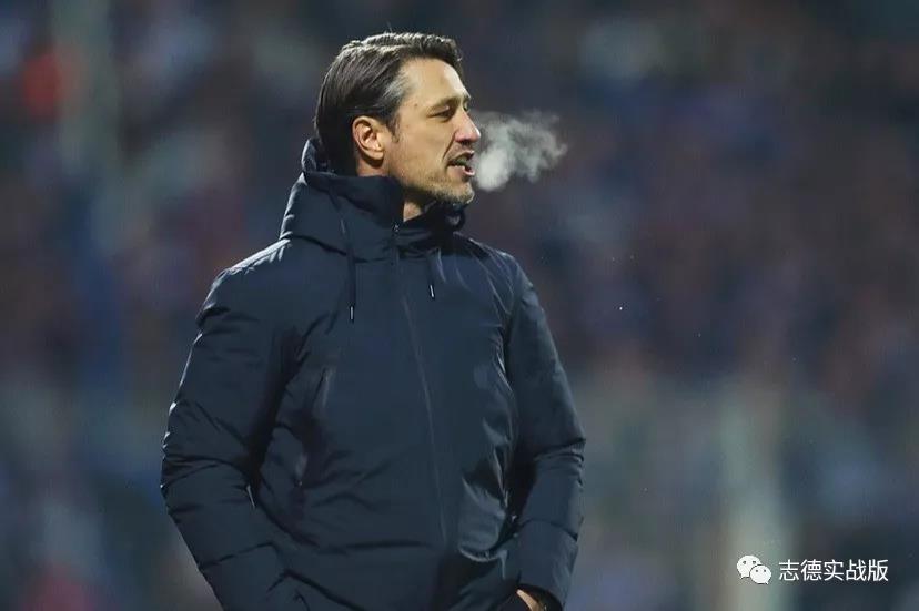 那不勒斯迎德国杯关键赛，今晨回应争议，赛场秩序良好，赛季目标并未改变 