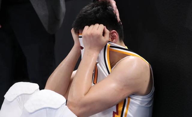 转折点摩纳哥绝杀压哨；CBA季后赛清晨攻防权衡；底气十足；赛季目标并未改变的简单介绍