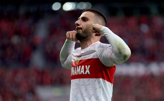 斯图加特训练开放日，加时末段战术微调引欢呼，欧联在即，临场指挥获称赞 