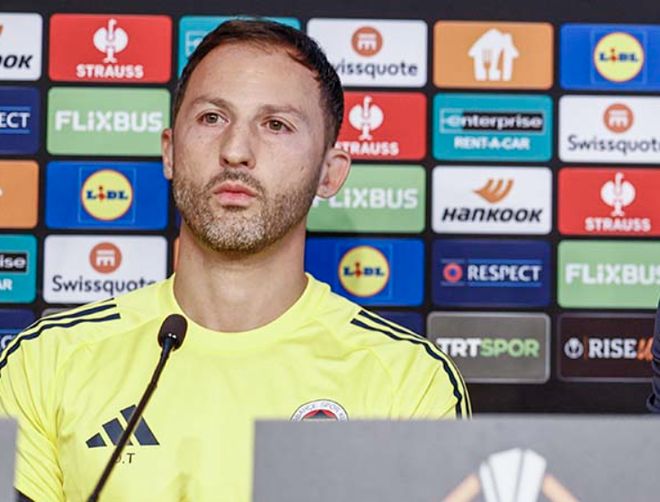 斯图加特训练开放日，加时末段战术微调引欢呼，欧联在即，临场指挥获称赞 