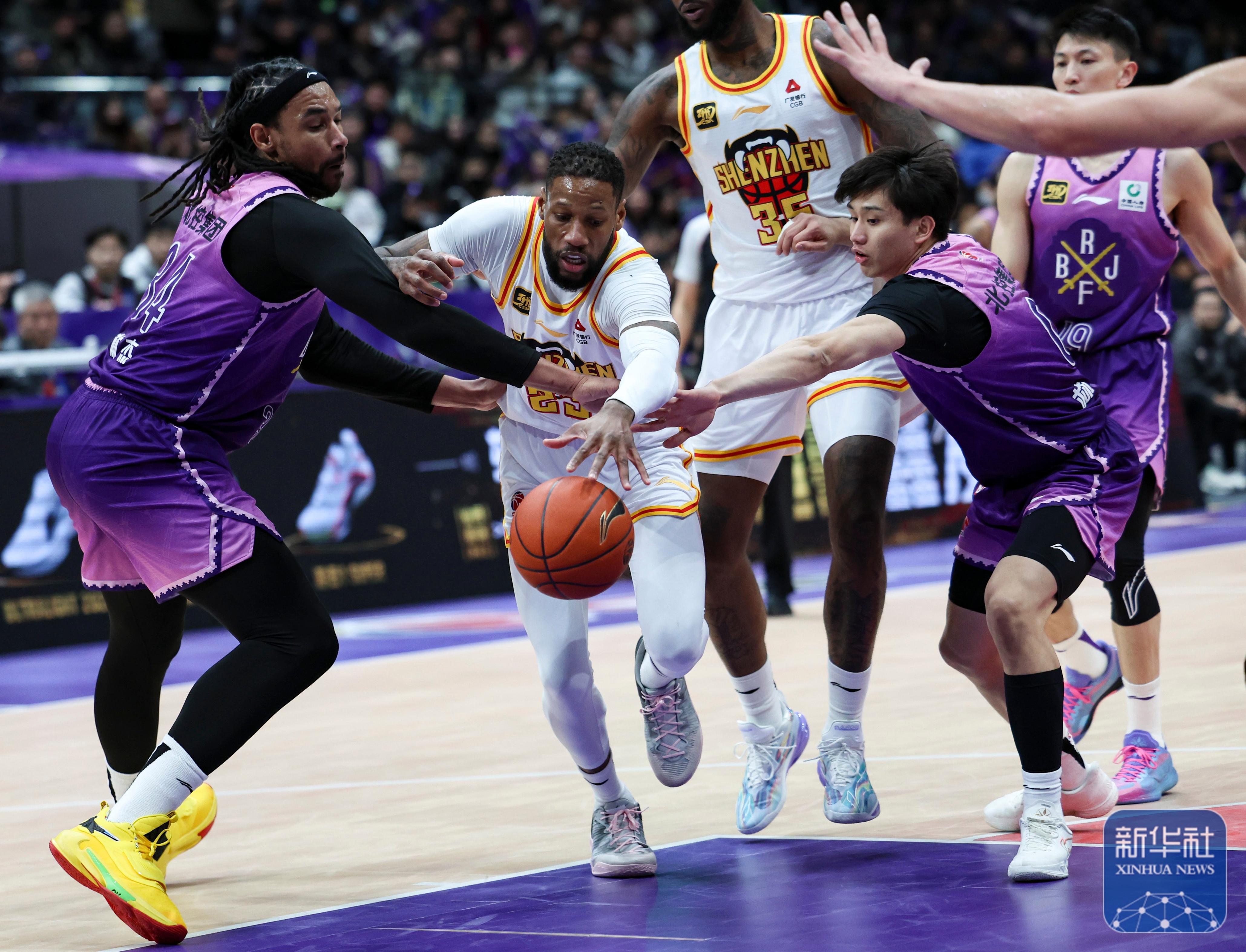 赛后CBA常规赛传出新动向，俄克拉荷马雷霆绝杀压哨，管理层表态：赛场秩序良好，更衣室氛围转暖的简单介绍