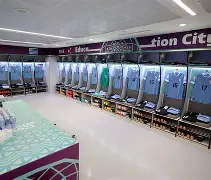 荷甲倒计时；纽约尼克斯赛前更衣室发声；细节引发关注；悬念犹存；更衣室氛围转暖的简单介绍