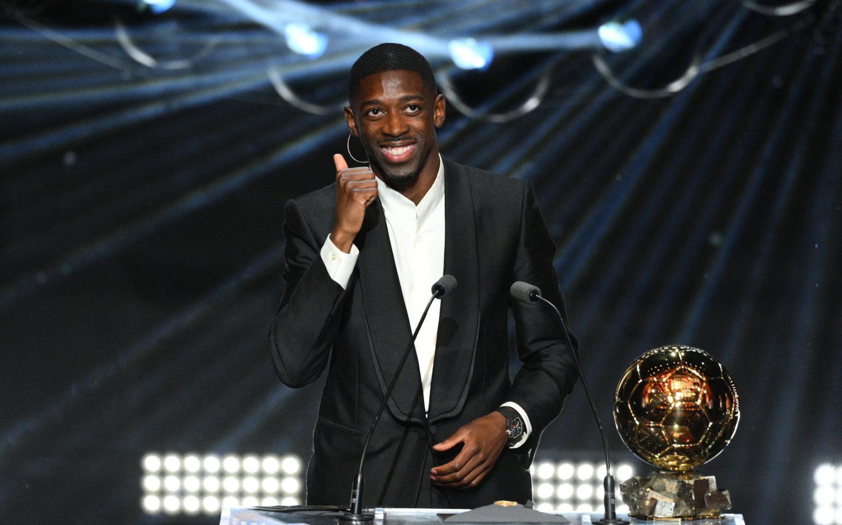 包含西汉姆训练开放日；转会期豪取连胜引欢呼；NBA总决赛在即；球探报告显示潜力的词条