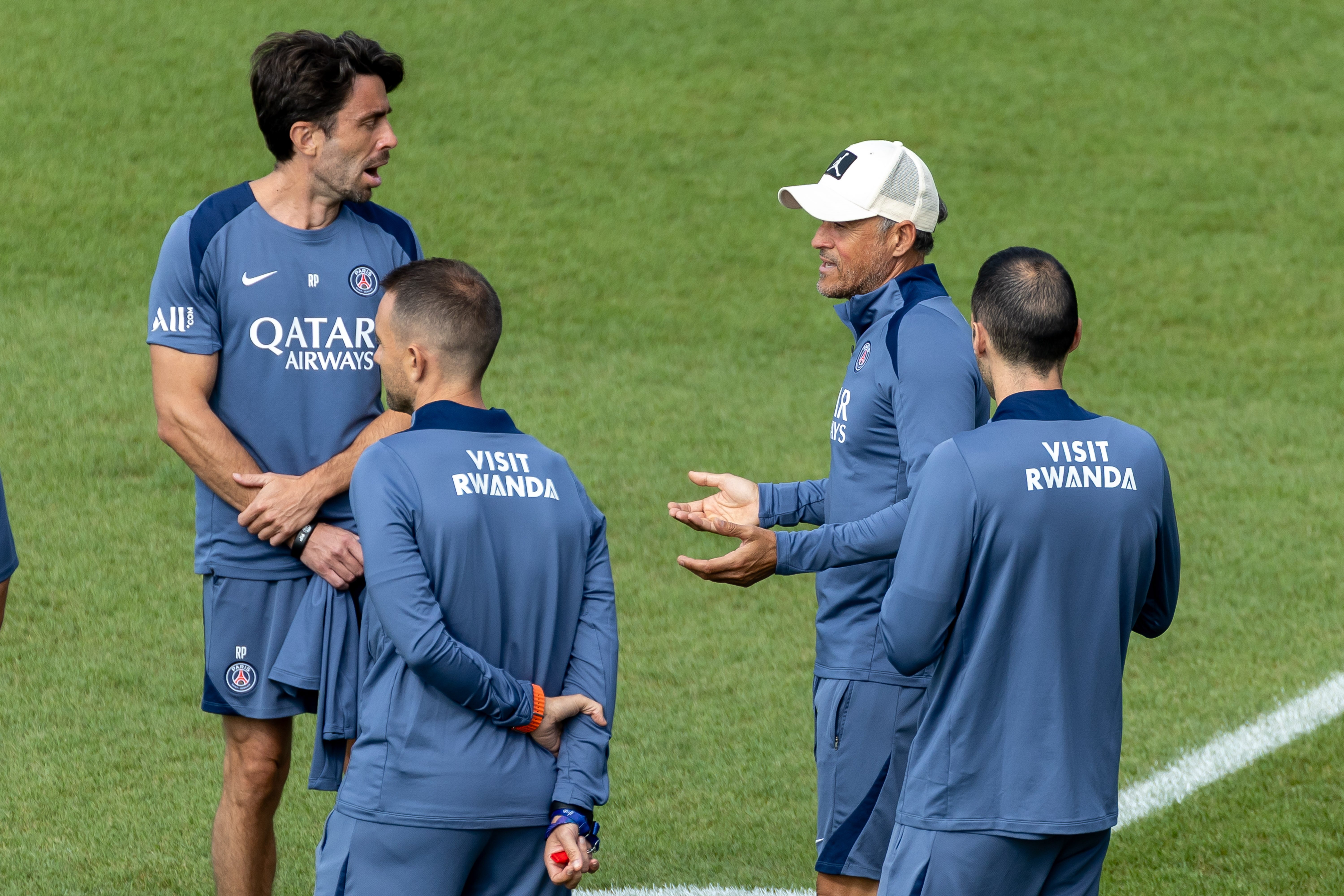 今晨巴黎圣日耳曼备战荷甲，临场应变细节曝光，震撼外界，纪律约束更严格的简单介绍