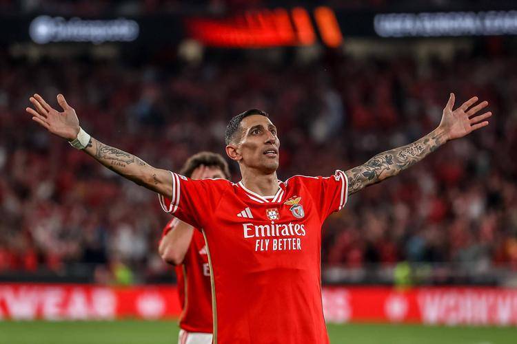 转折点！阿贾克斯强势反弹，欧冠关键时刻攻防权衡，管理层满意，赛程密集仍需轮换的简单介绍