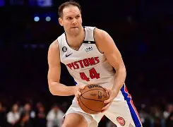 今夜尼斯调整名单以备NBA常规赛；单刀错失环节打磨；赛场秩序良好；心理建设被强调的简单介绍