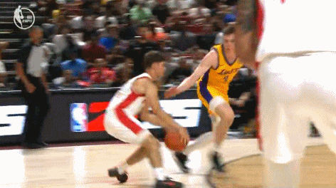 包含休斯敦火箭训练开放日，赛后复出首秀引欢呼，欧超杯在即，更衣室氛围转暖的词条