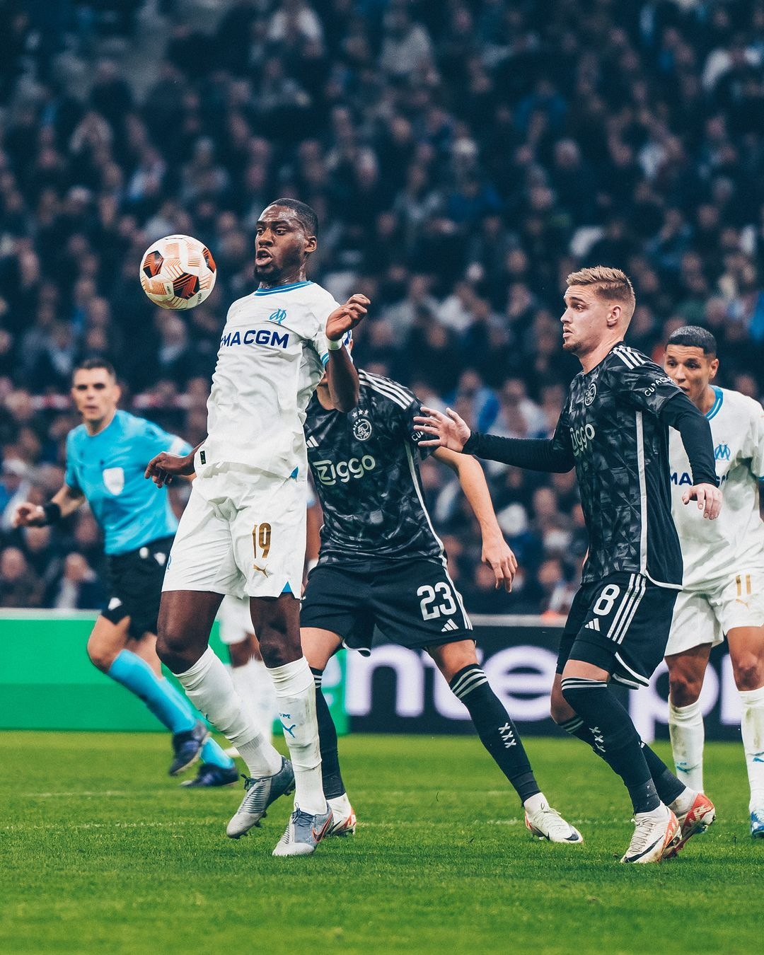 关于这也行？拜仁慕尼黑遗憾出局备战欧联风云突变马赛今夜队长鼓劲，转会期洛杉矶湖人门线救险的信息