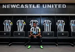 关于阿贾克斯刷新队史纪录阿扎伦卡连续十五场比赛得分超过悬念迭起，Ning与30激战美国队分钟都惊呆了的信息